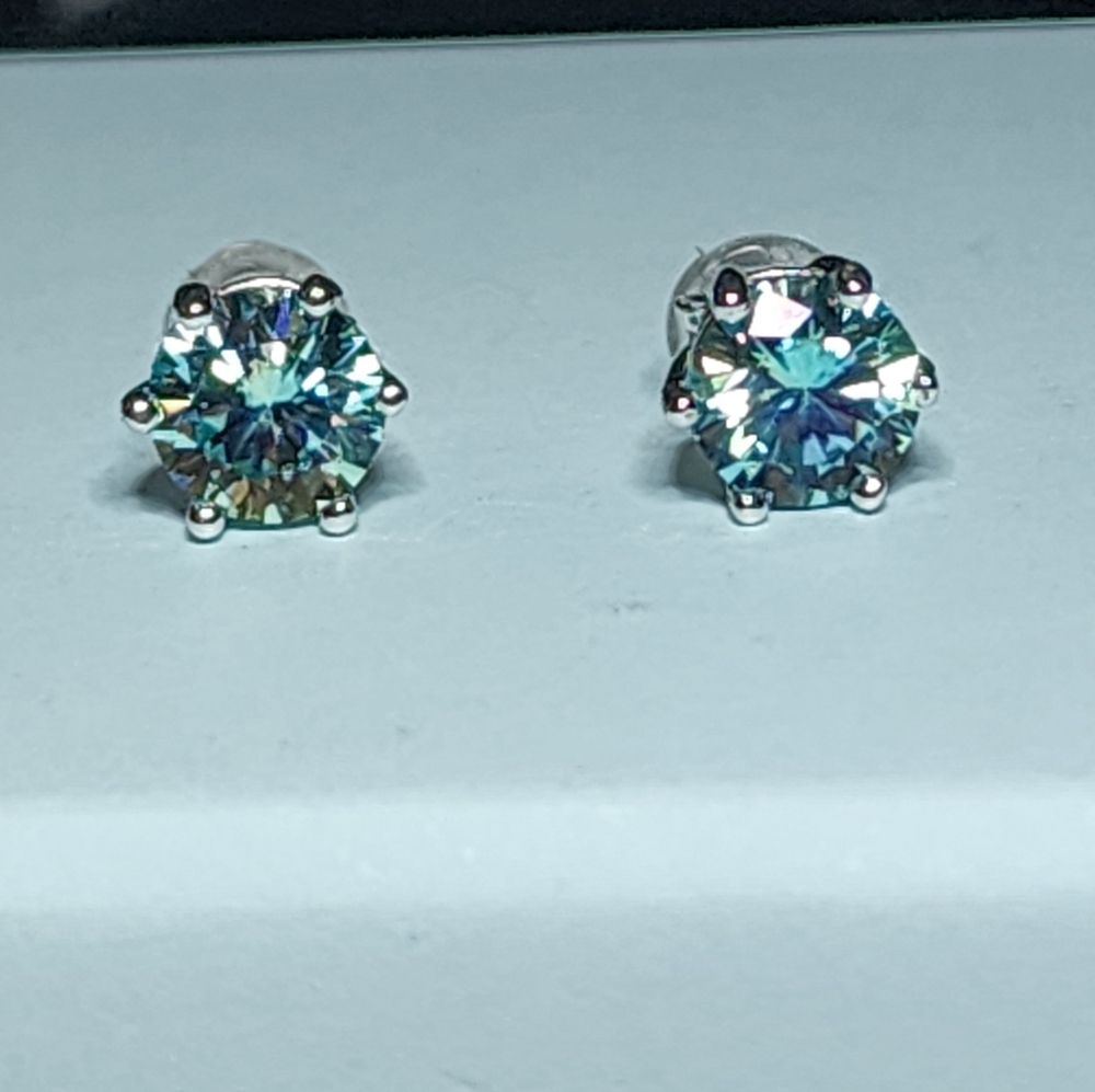 New Gorgeous 2ct Blue Moissanite Diamond Stud Earrings - Picture 5 of 12